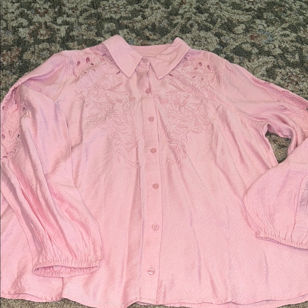 Logo Lavish button downn long sleeve size M like new